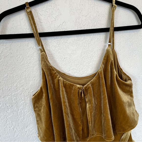 Elliatt Gold Velvet Velour Midi Ruffle Cocktail Dress Revolve XS - Picture 6 of 9